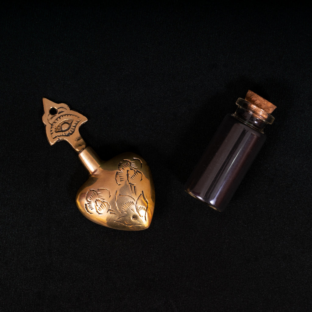 Heart Shaped Surmedani | Kohl Container with surma powder