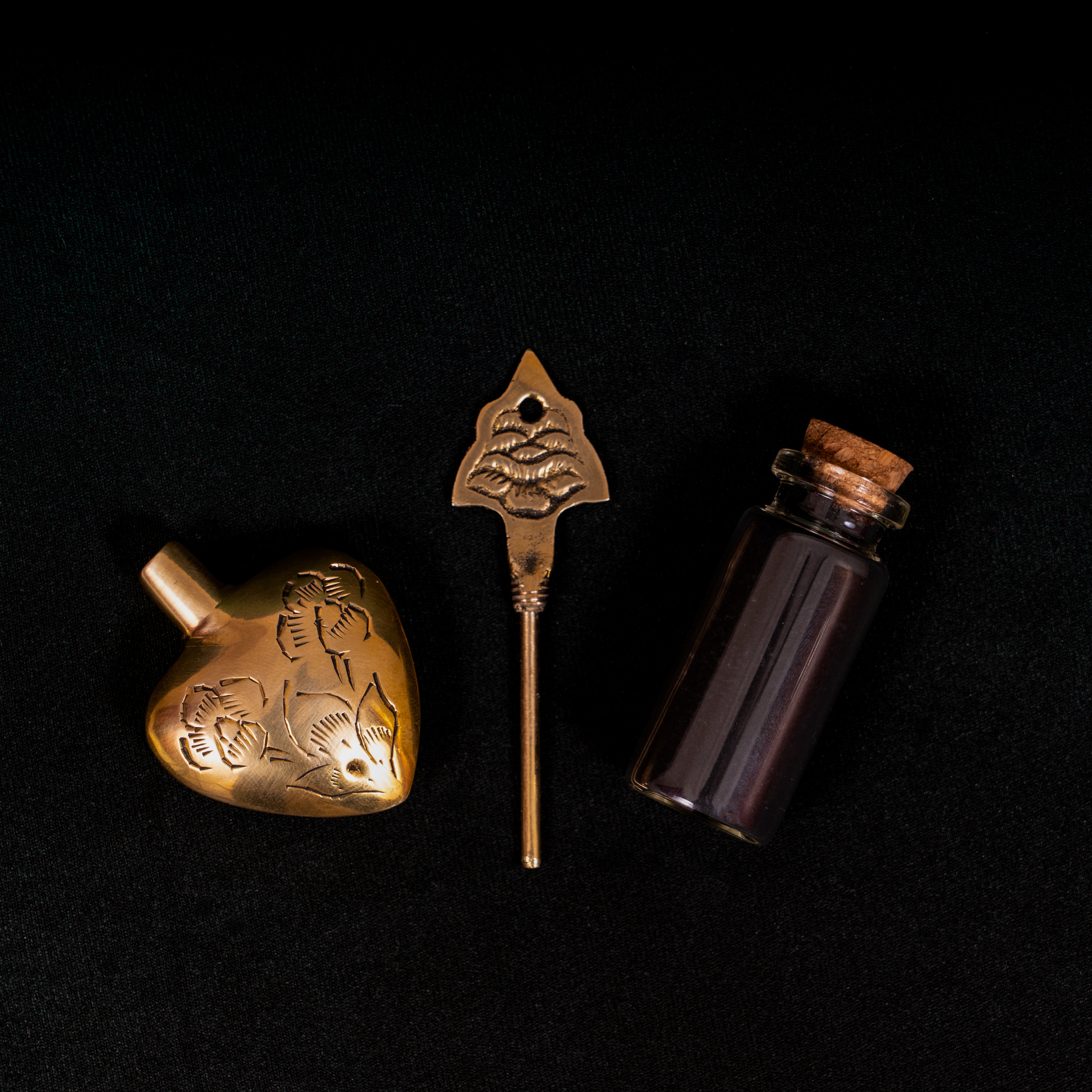 Heart Shaped Surmedani | Kohl Container with surma powder