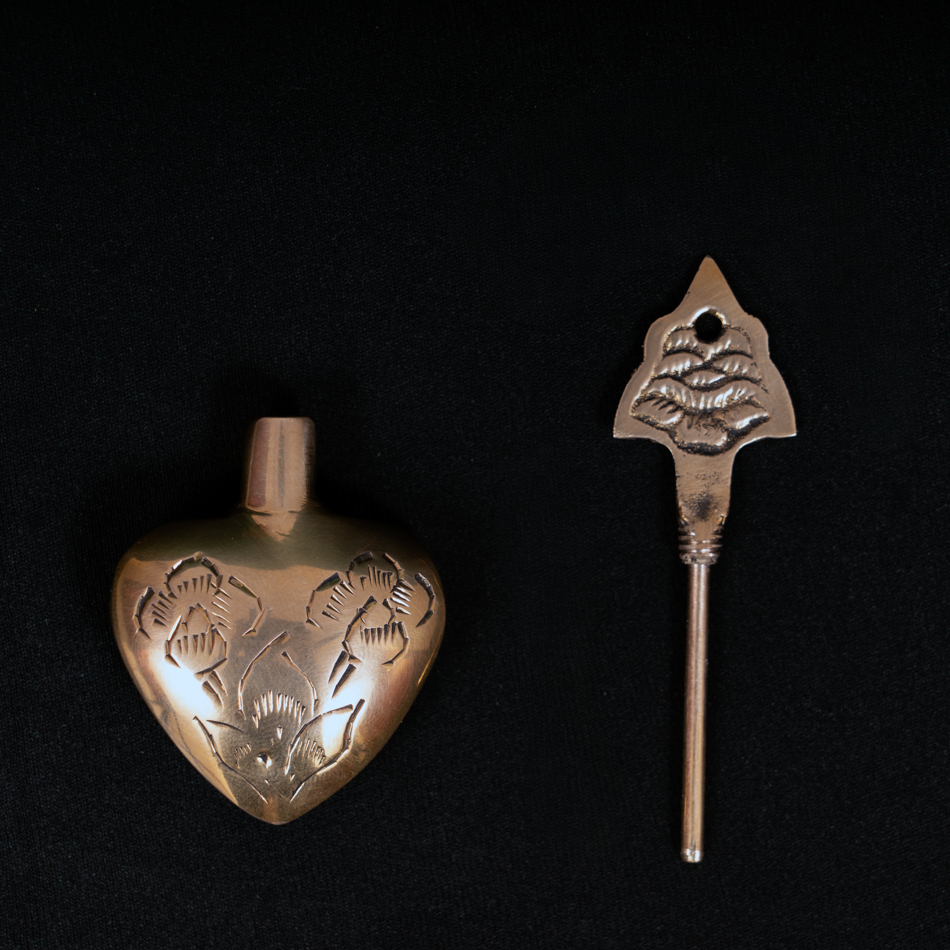 Heart Shaped Surmedani | Kohl Container with surma powder
